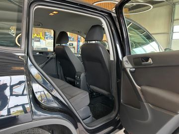 Volkswagen Tiguan *NAV*TEMPO*2-ZONEN*SitzHZ*PCD*TÜV 527*