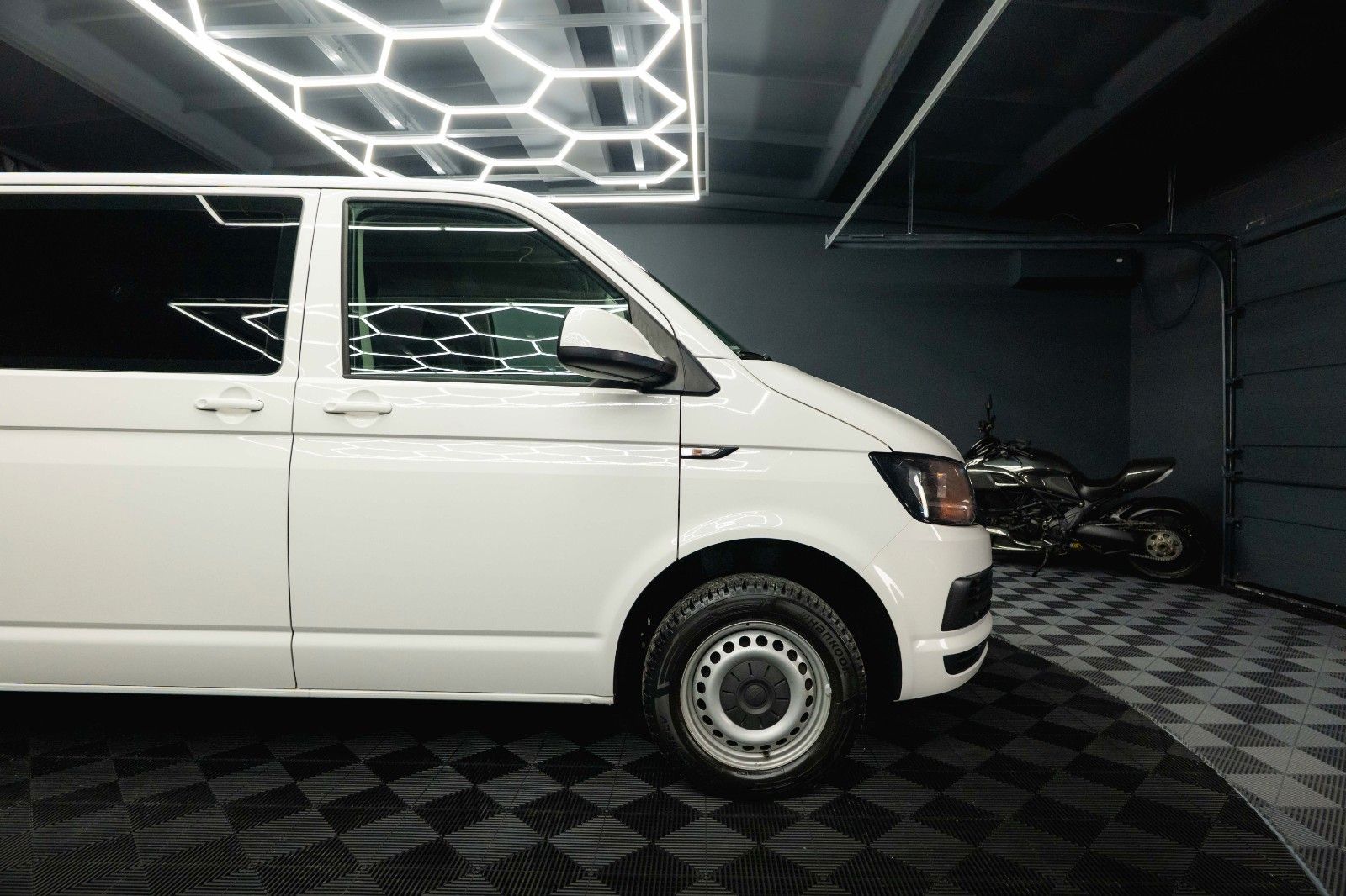 Fahrzeugabbildung Volkswagen T6 Transporter Kombi 8 Sitze *Klima*TÜV Neu*