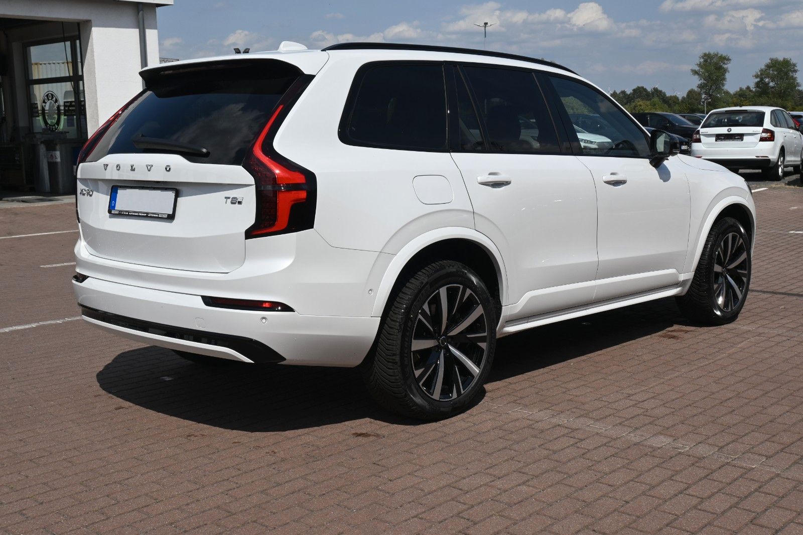 Fahrzeugabbildung Volvo XC90 T8 RC AWD Plus Dark*STDHZG*360°*ACC*AHK
