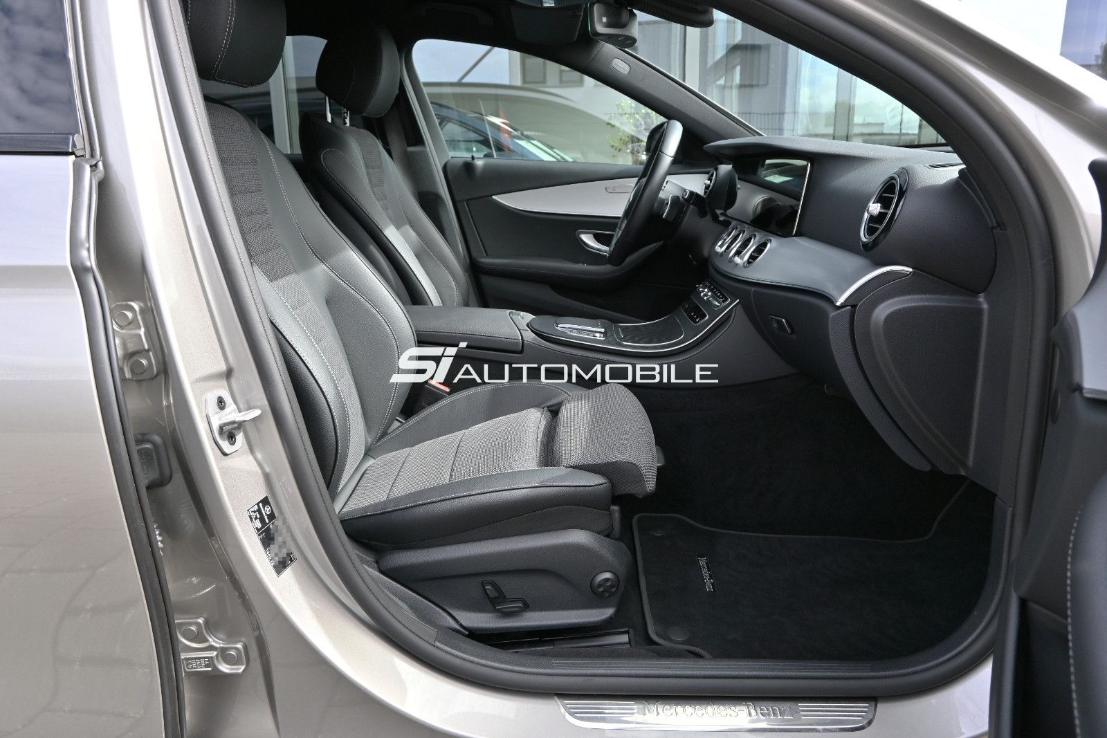 Fahrzeugabbildung Mercedes-Benz E 220 d T Avantgarde °NIGHT°AHK°STANDHZ°BURMEST°