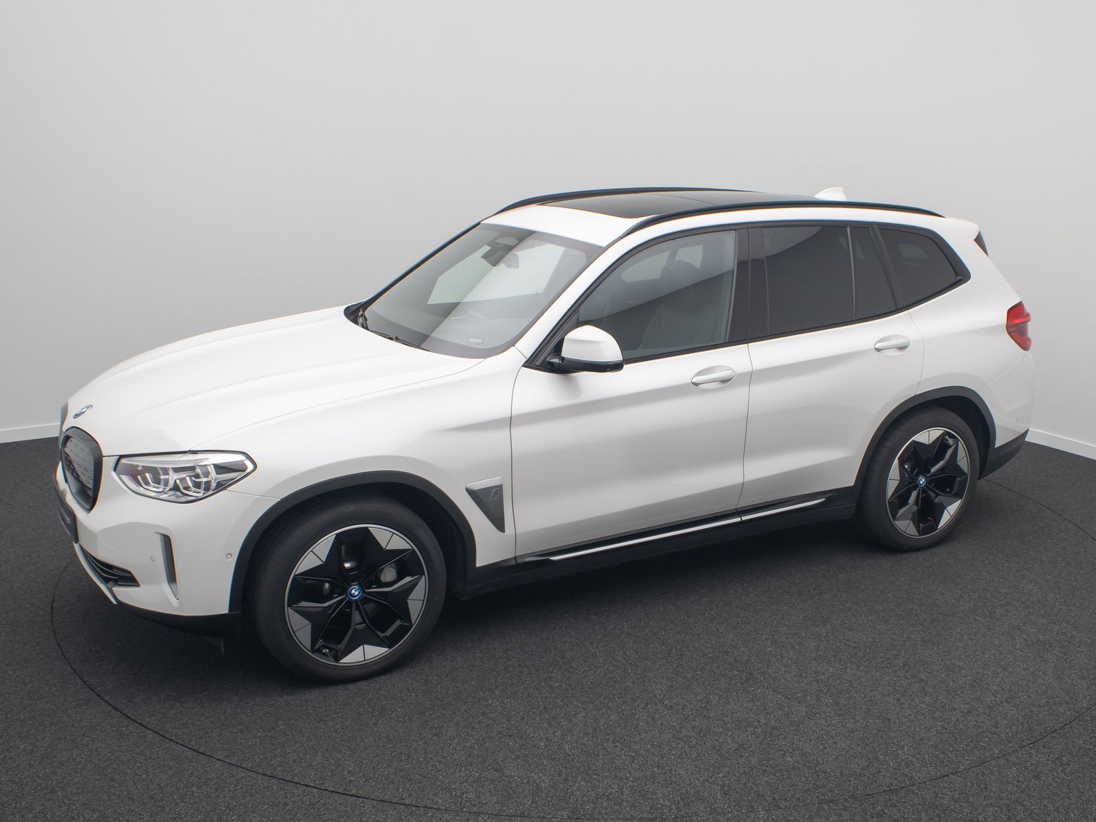 Fahrzeugabbildung BMW iX3 IMPRESSIVE AKH Alarm 360°HUD DAB Panoram 20"