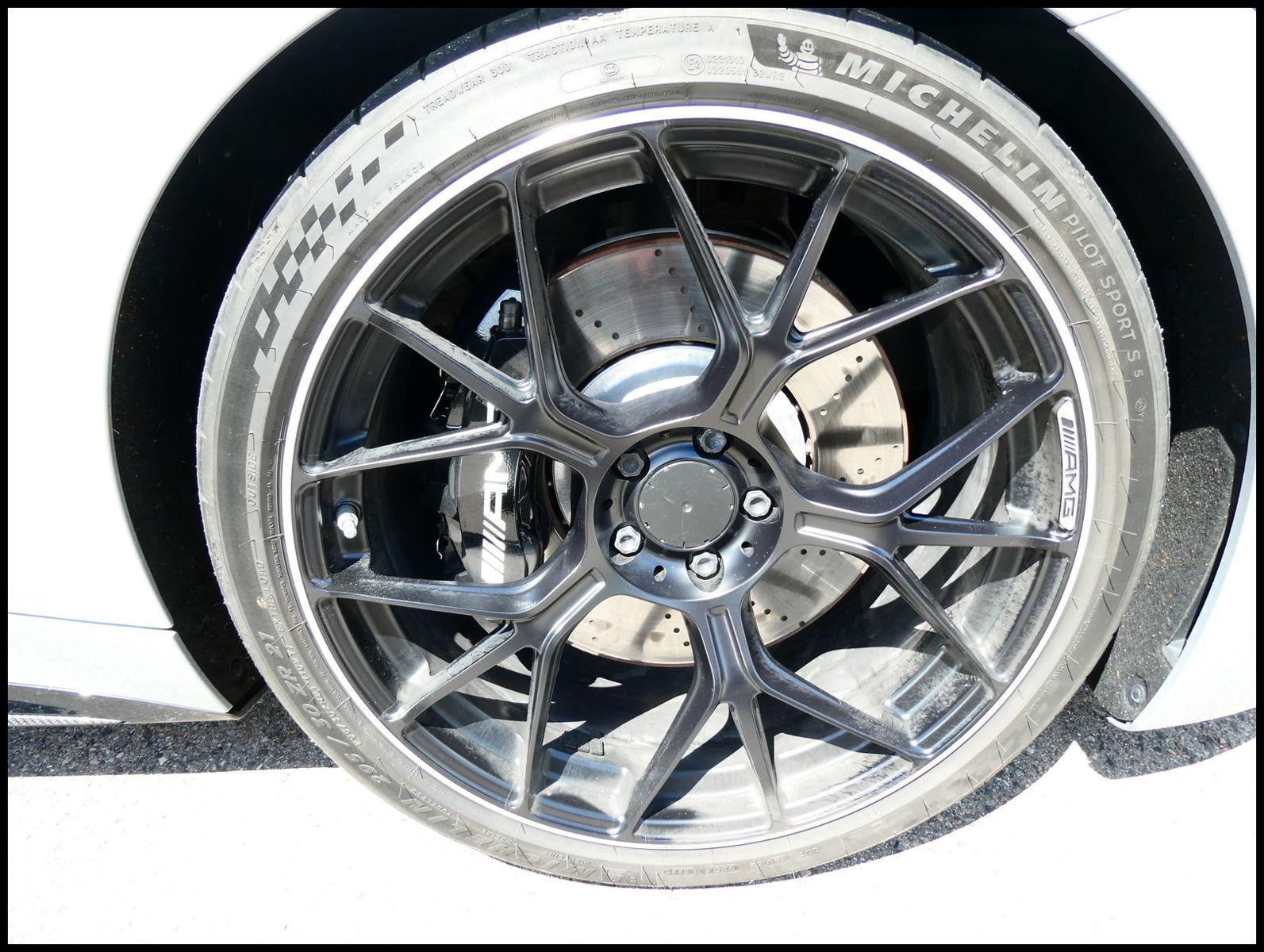 Mercedes-Benz AMG GT 63 4M+ PREMIUM+SITZ-KLIMA+PANO+NIGHT+CARB