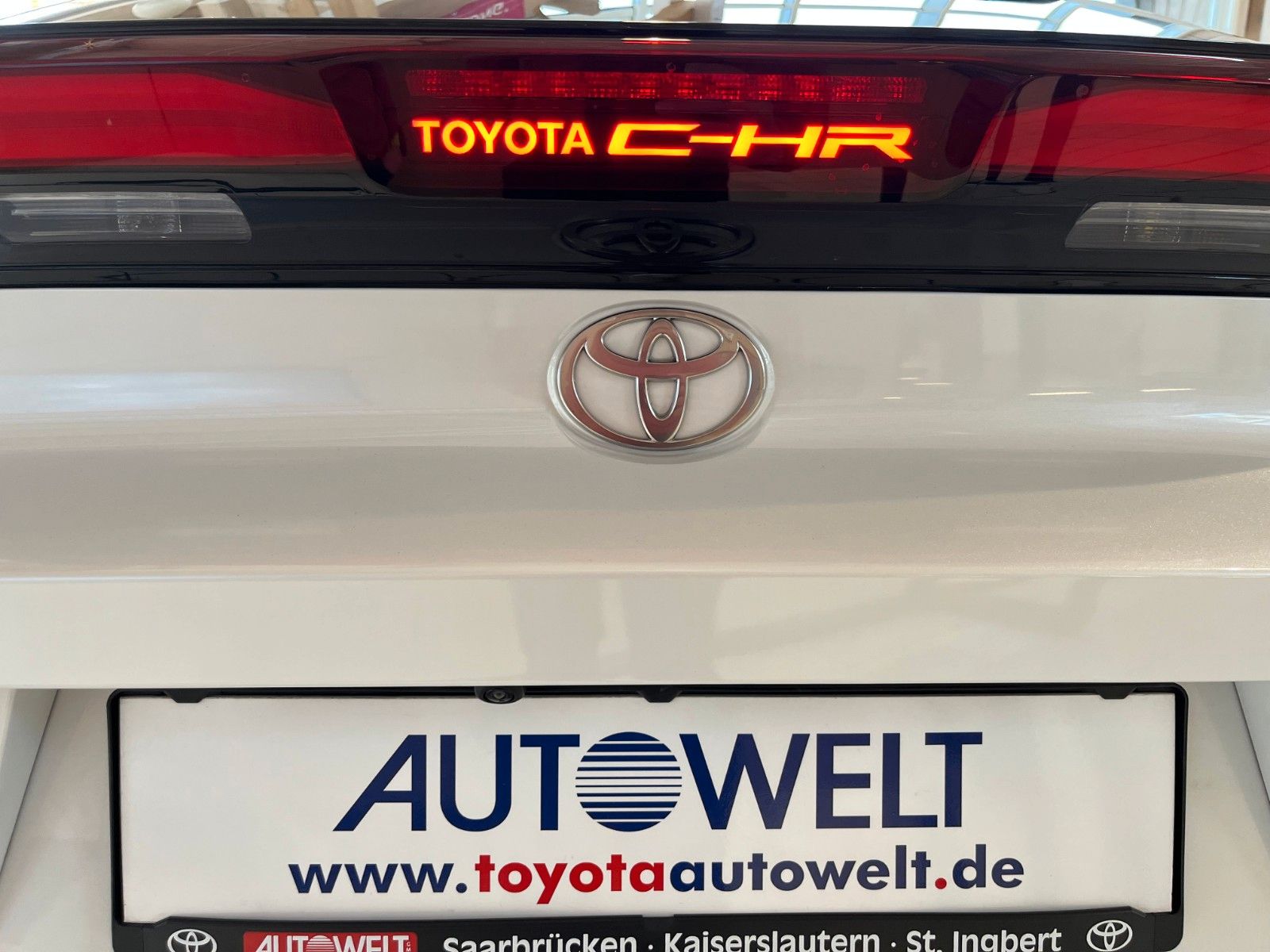 Fahrzeugabbildung Toyota C-HR Hybrid 1,8 Hybrid Teamplayer/Technik-Paket