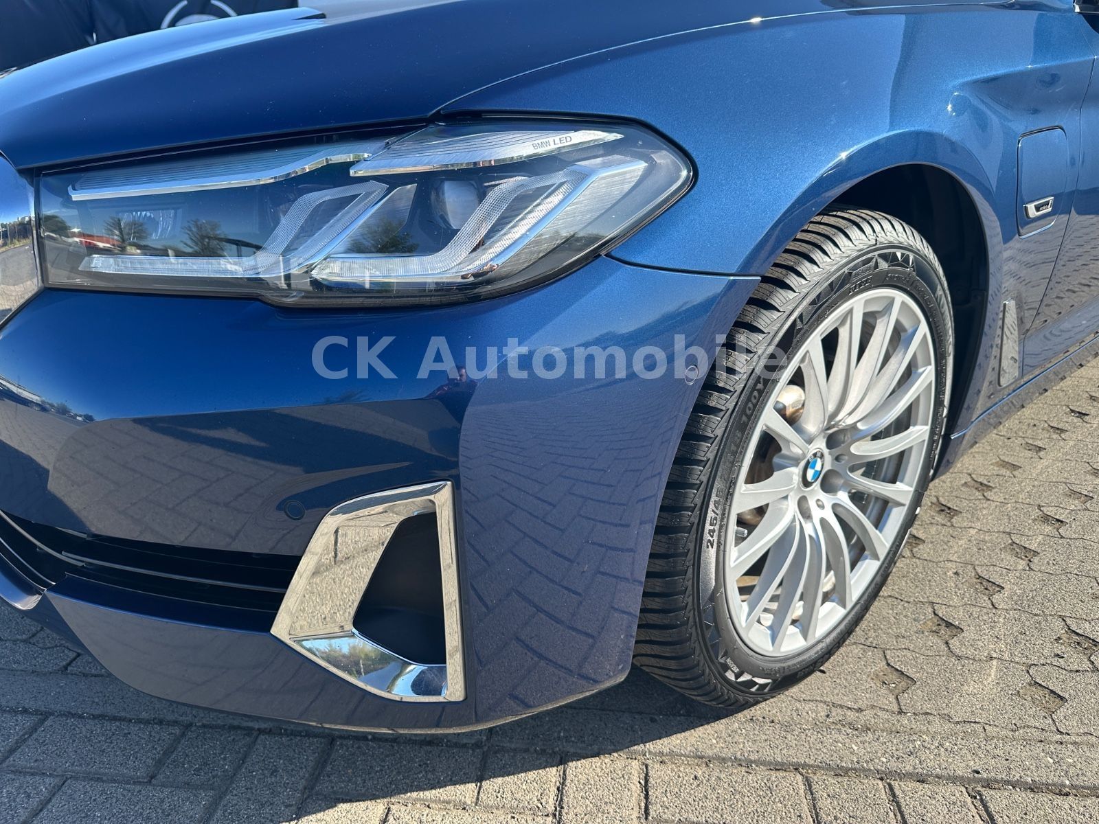 Fahrzeugabbildung BMW 530e xDrive Touring Luxury Line/Pano/LED/Kam/AHK