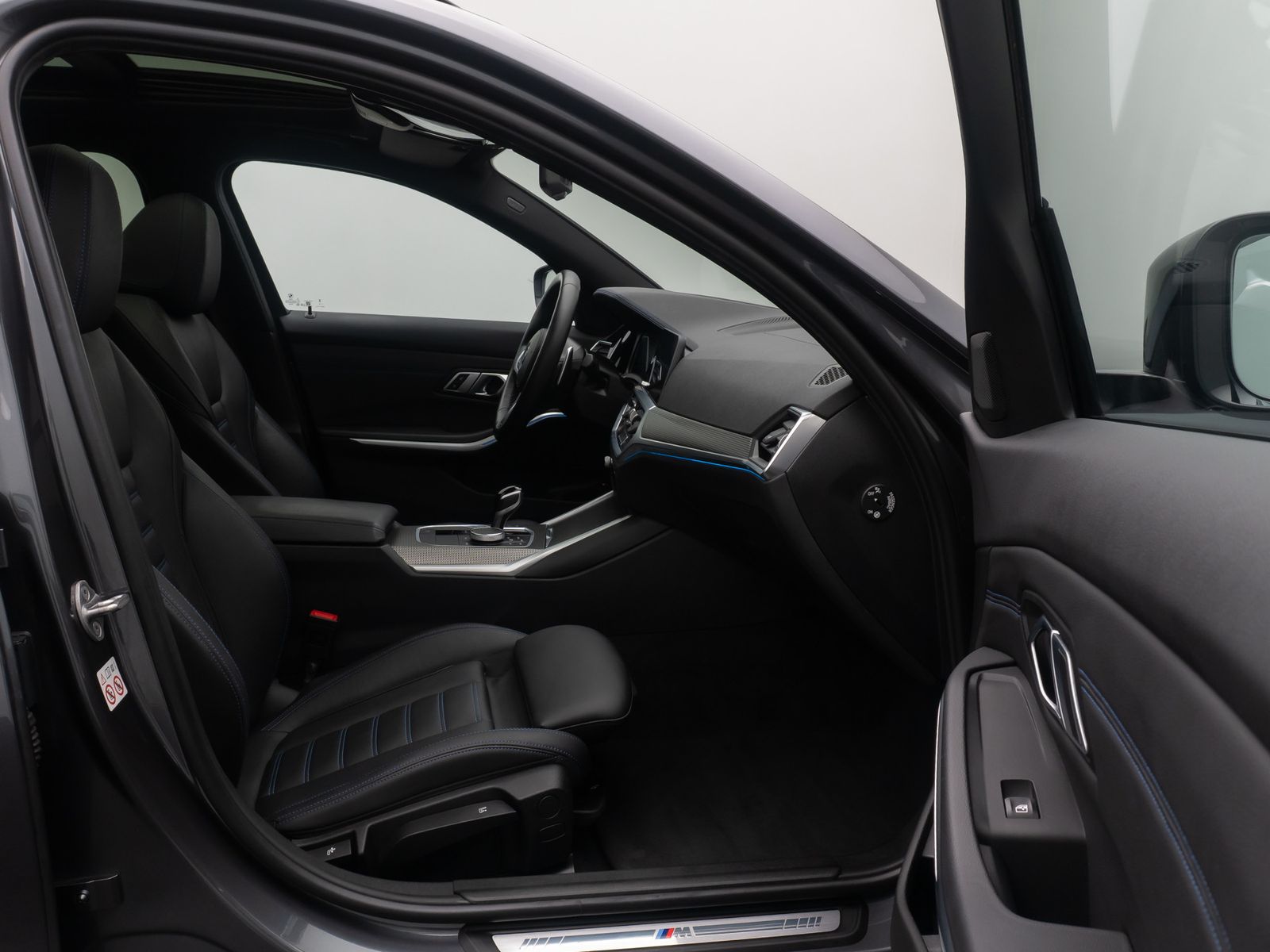 Fahrzeugabbildung BMW 330e M Sport Laser DAB HUD 360° Panorama AHK 19"