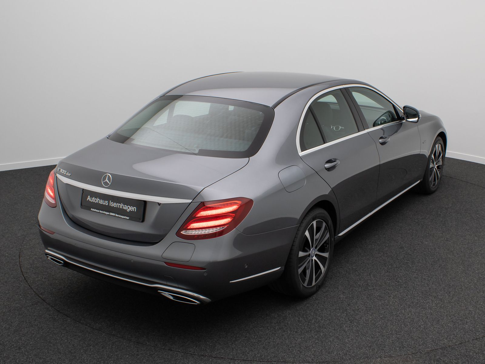 Fahrzeugabbildung Mercedes-Benz E 300 de Widscreen 360&deg; DAB AHK FahrAss HiFi 18"