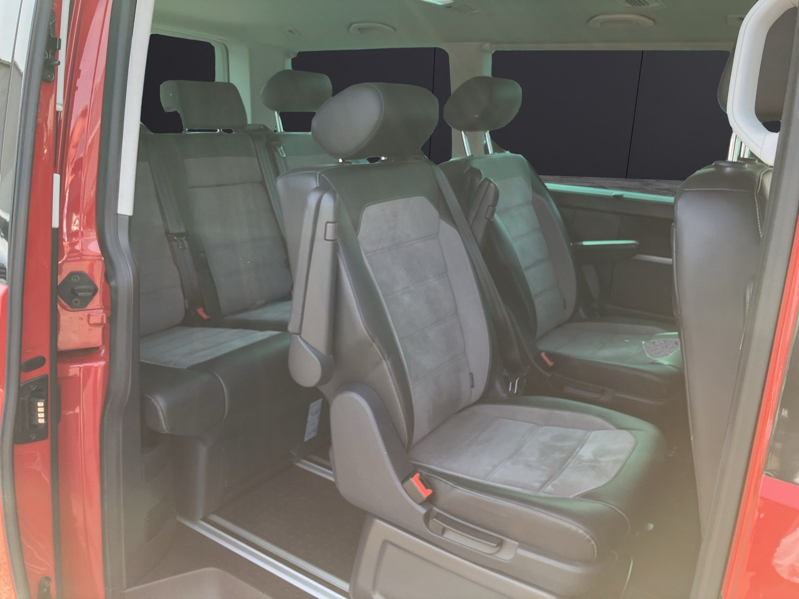 Fahrzeugabbildung Volkswagen T6 Multivan T6.1 TDI Gen Six LED ACC AHK SH PDC