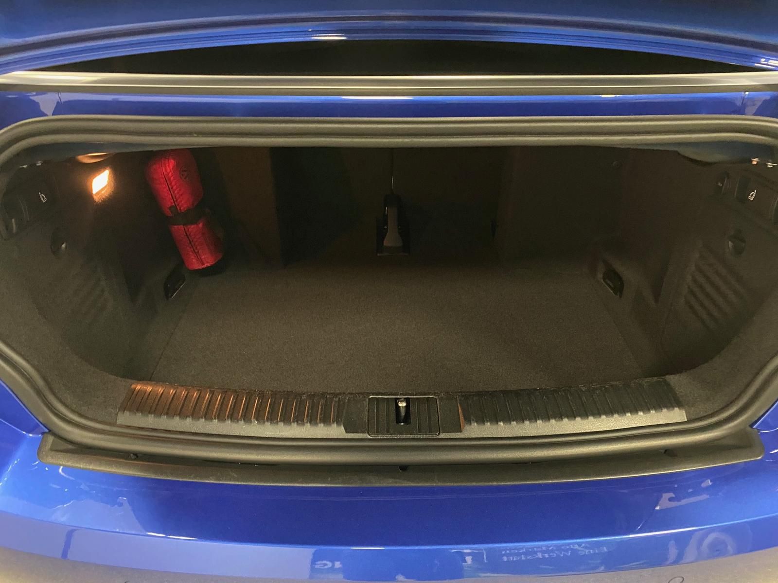 Fahrzeugabbildung Volkswagen Golf 2.0 16V TSI R Cabrio KLIMA+PDC+NAVI+SHZ+ALU