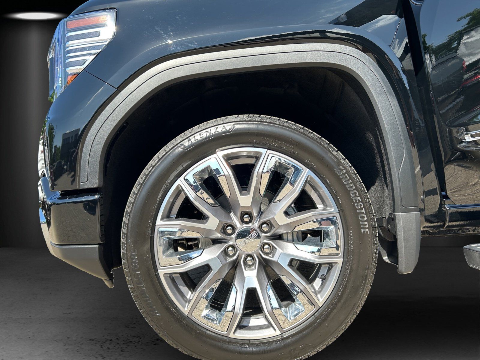 Fahrzeugabbildung GMC Sierra 1500 Denali 6.2 V8 AHK 3500/SHZ/LED/2024