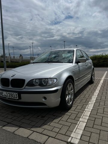 BMW 320i, 6-Zylinder, AppleCarplay, M-Lenkrad