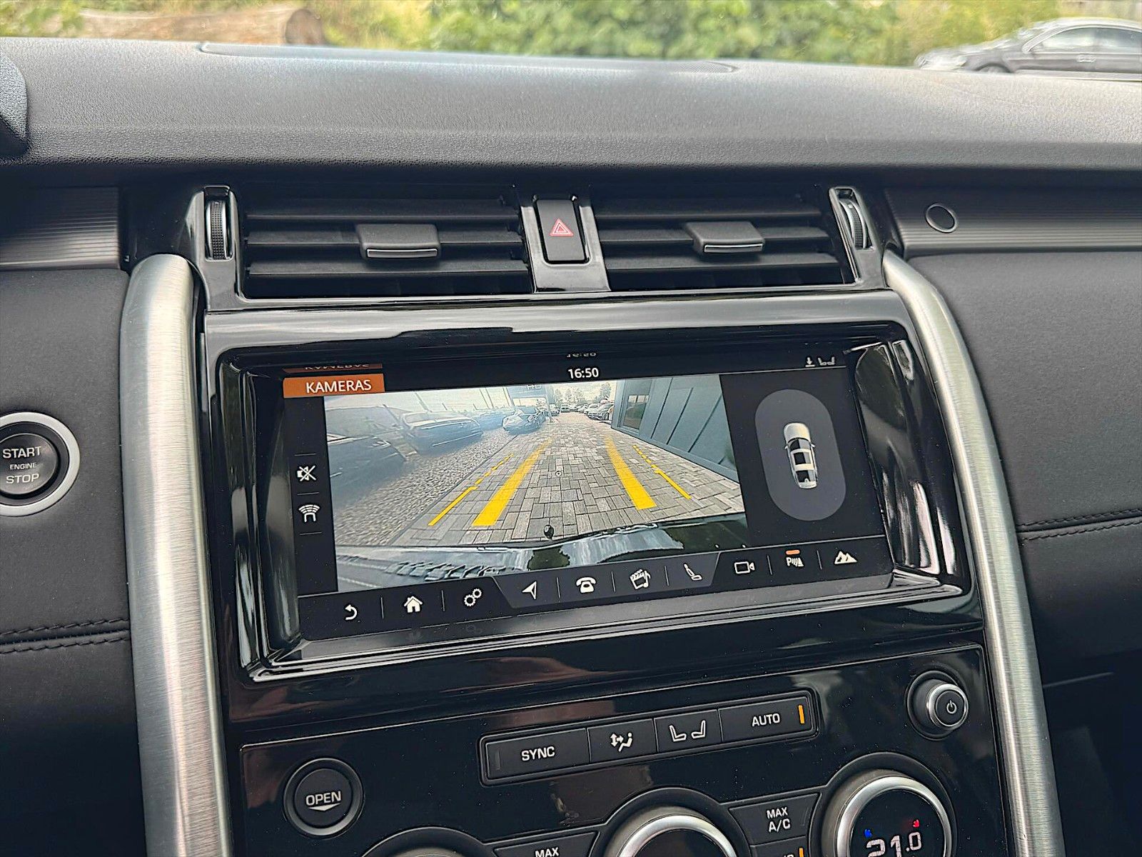 Fahrzeugabbildung Land Rover Discovery 5 2.0 TD SD4 HSE BLACK 4x4 *AHK*LED*