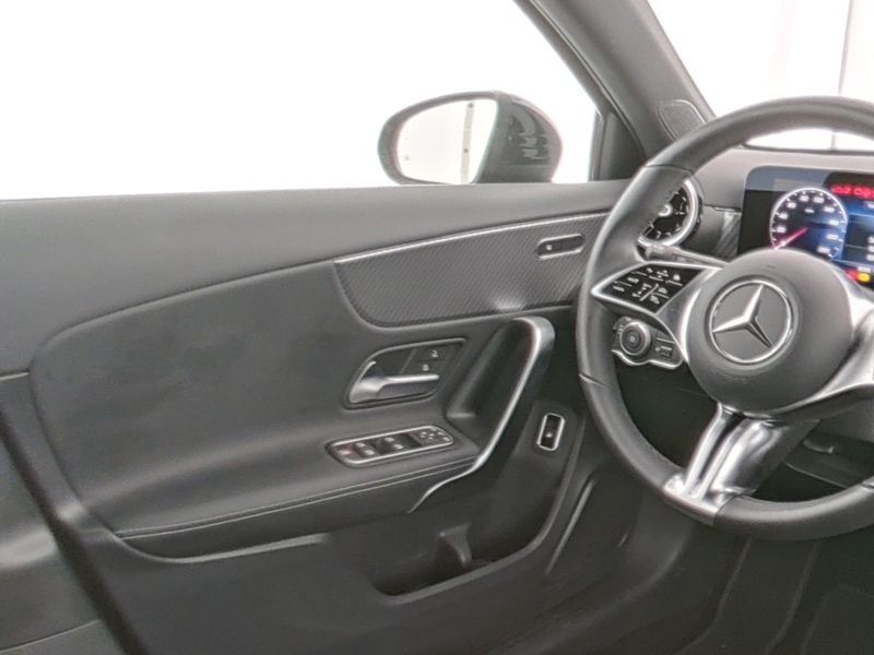 Fahrzeugabbildung Mercedes-Benz A 250 e PROGRESSIVE*AHK*APPLE-CARPLAY*TOTWINKEL