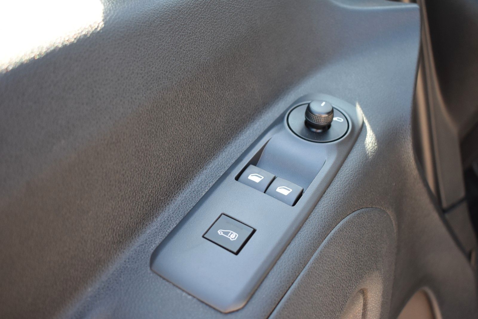 Fahrzeugabbildung Peugeot Partner Pro L2 /PDC/Schiebetür/Anhänger/Klima