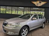 Skoda Octavia Combi 1.6 TDI Ambition 4x4 PDC/LM/AHK - Skoda Octavia mit Diesel-Antrieb: Allradantrieb, Kombi, 1.6