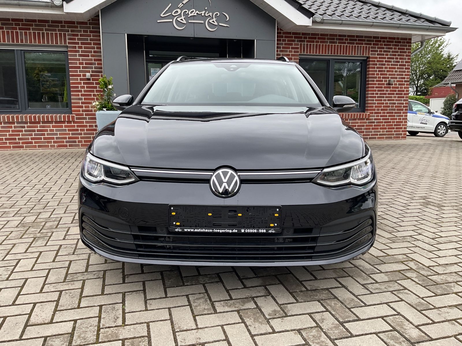 Fahrzeugabbildung Volkswagen Golf Variant 1.5 eTSI DSG Life,LED,AHK,ACC,carpl