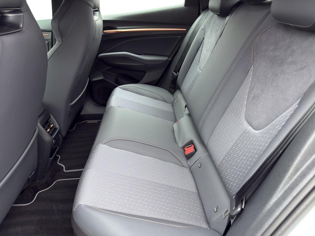 Cupra Raval 52 kwh Endurance Edition Dynamic CARPLAY*N