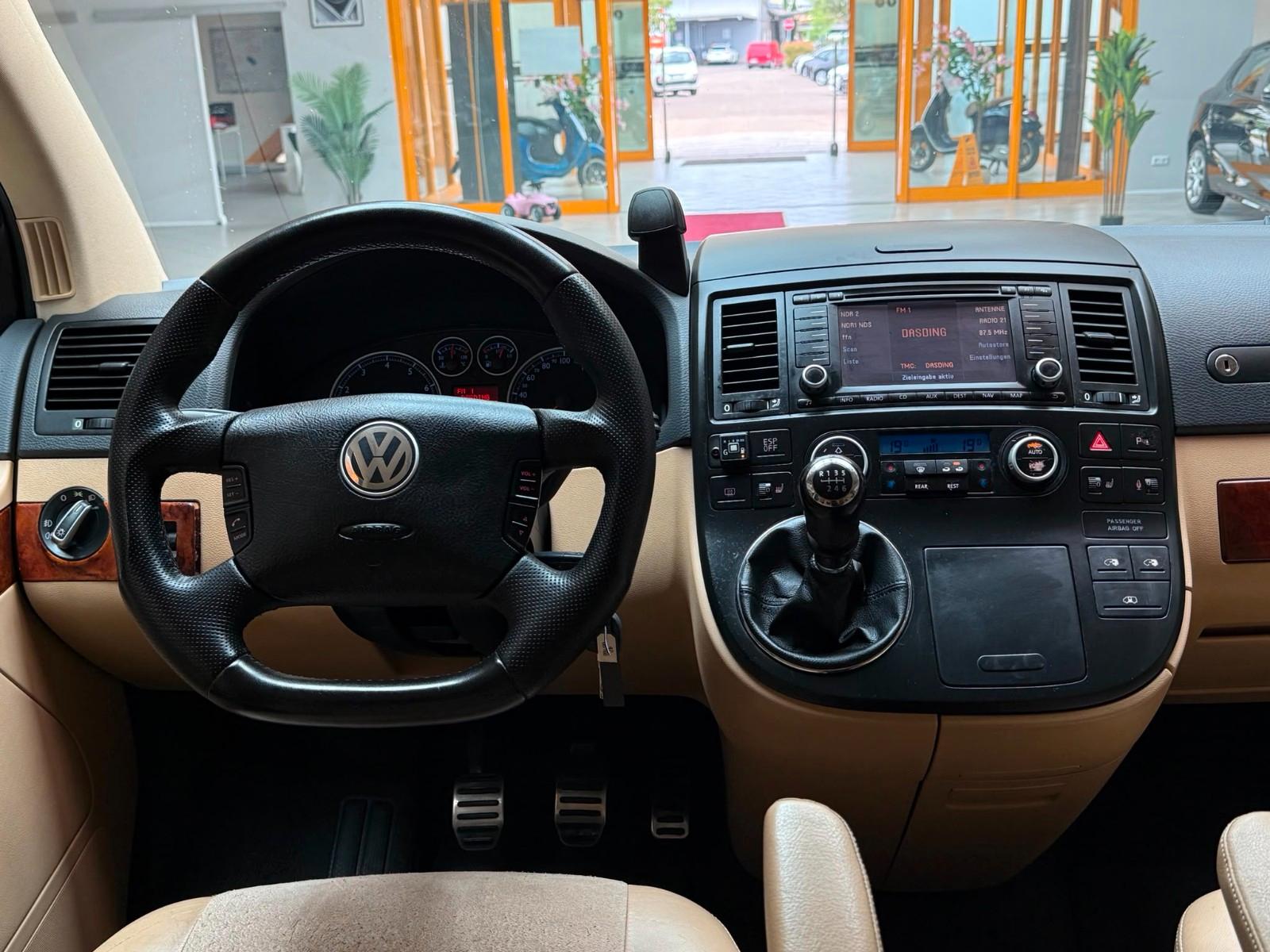 VOLKSWAGEN T5 MULTIVAN HIGHLINE 3.2 V6 235ch 4MOTION - GPL - TOIT PANORAMIQUE - PORTES ÉLECTRIQUES - GPS - CUIR/ALCANTARA