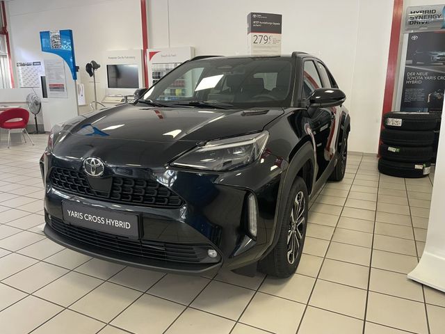 Toyota Yaris Cross Hybrid 1,5 130PS Black & White