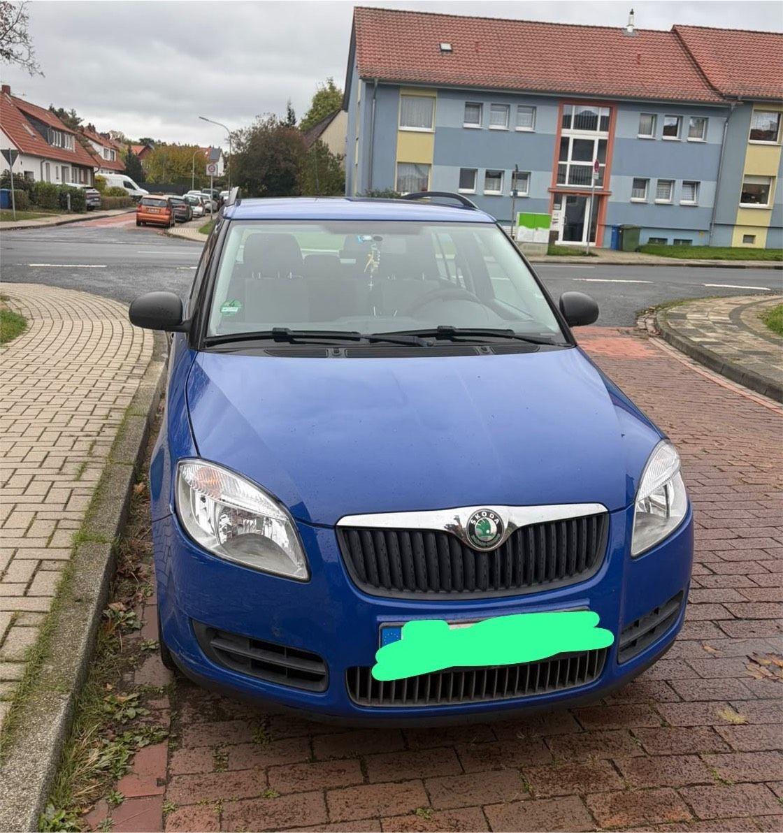 Skoda Fabia 2009 — rear view