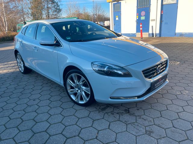 Volvo V40 Summum/TÜV NEU /130 KW/NAVI/R.KAMERA/2-HAND/