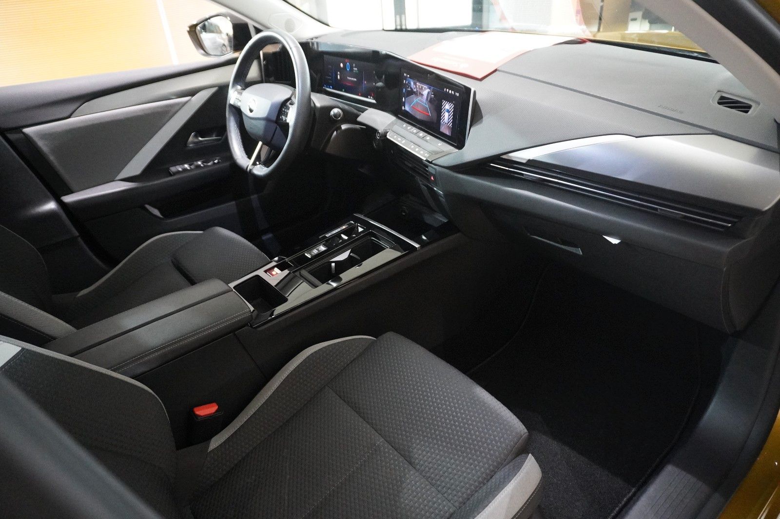 Fahrzeugabbildung Opel Astra L Lim. 1.6 HYBRID EDIT. NAVI/SPORT/KAMERA