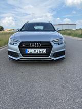 Audi S4 3.0 TFSI tiptronic quattro Avant - - silberne Audi S4