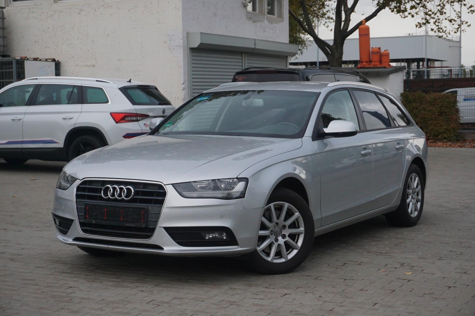 Audi A4 2013 — вигляд ззаду