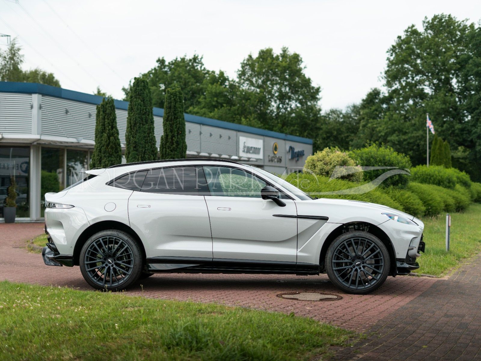 Fahrzeugabbildung Aston Martin DBX 707 1.Hd. MwSt. *Sonderlack* VOLL