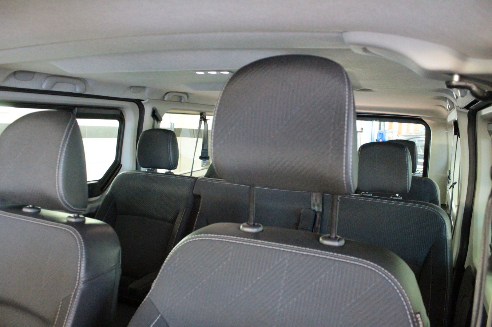 Fahrzeugabbildung Renault Trafic Grand L2H1 Blue DCI EDC Automatik