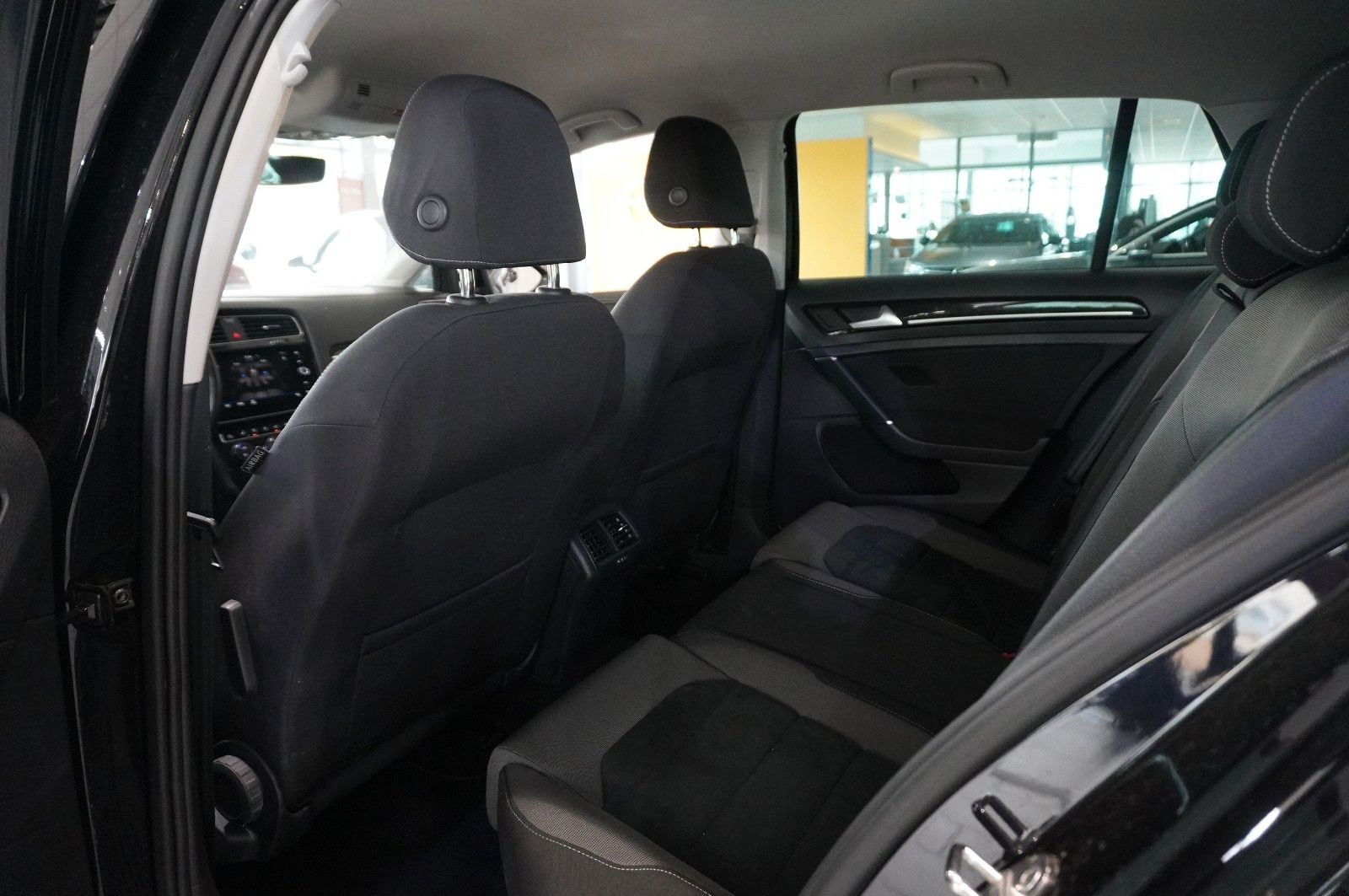 Fahrzeugabbildung Volkswagen Golf VII Lim. 1.5 TSI HIGHLINE DSG NAVI/LED/ACC