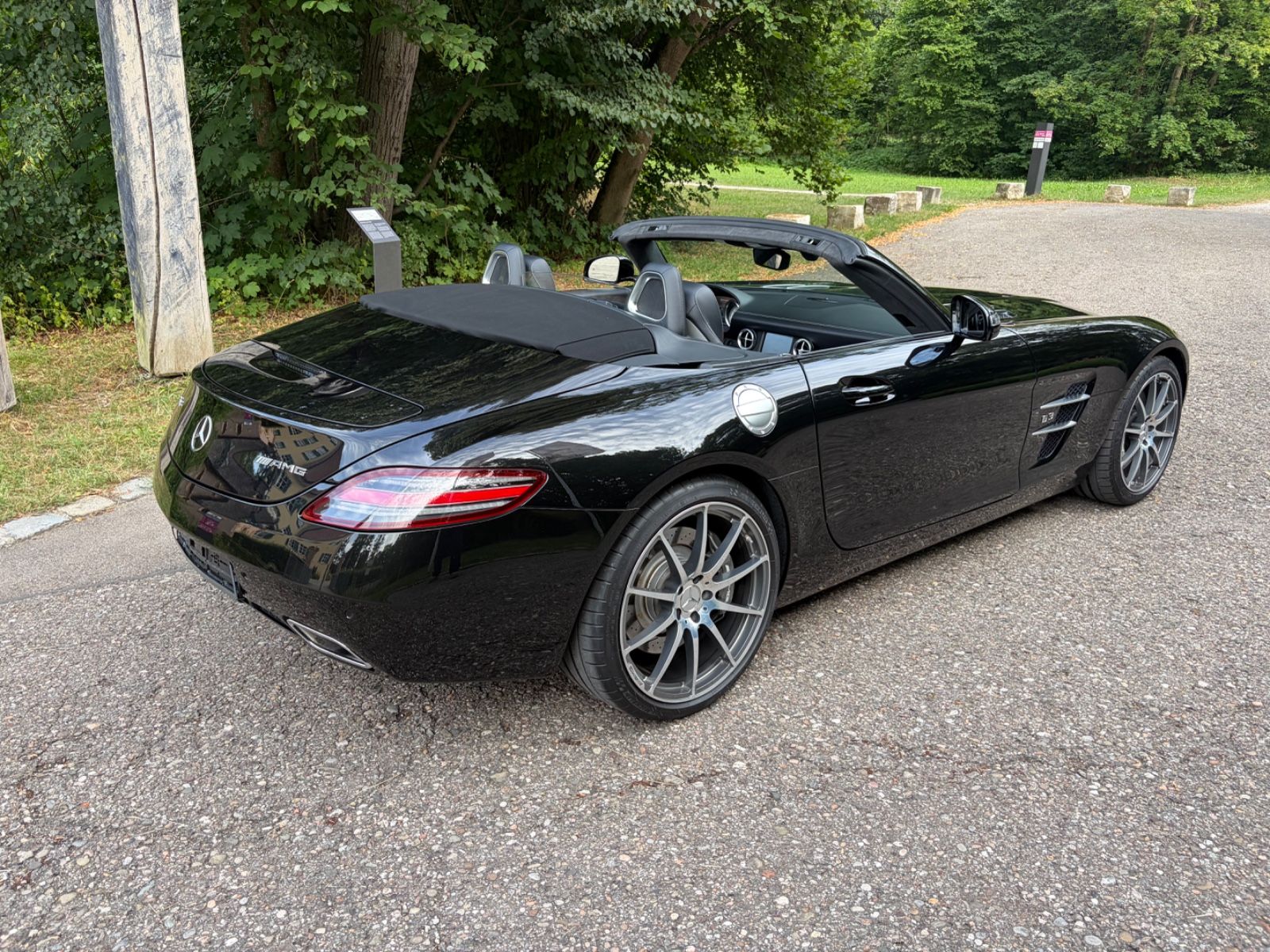 MERCEDES-BENZ SLS AMG 8
