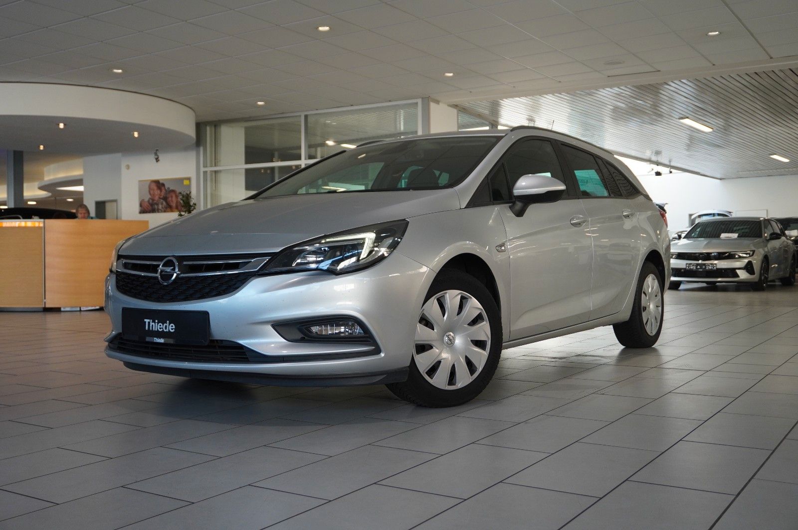 Fahrzeugabbildung Opel Astra K ST 1.0 BUSINESS NAVI/LED/SHZ/TEMP./SPORT