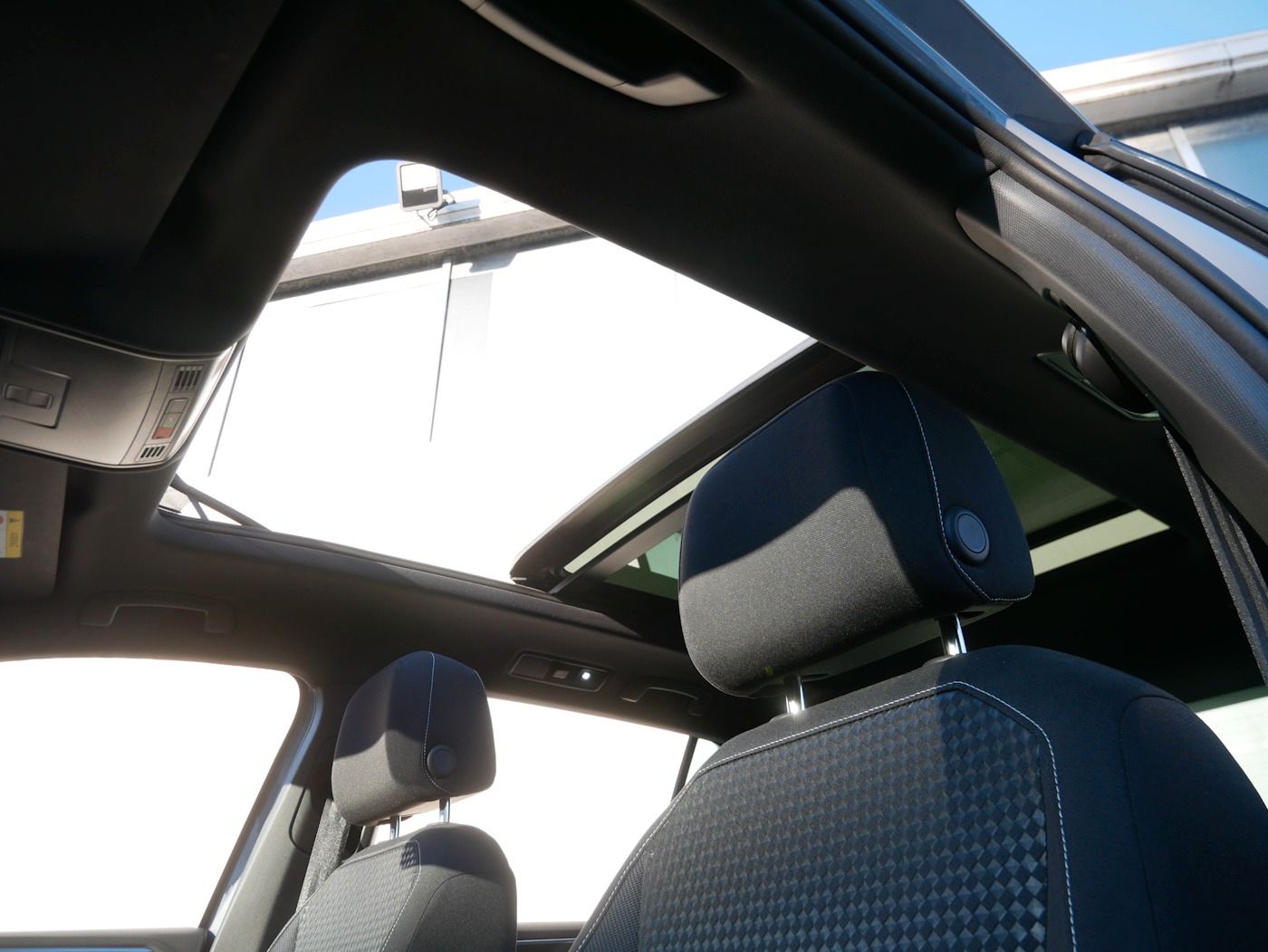 Fahrzeugabbildung Volkswagen Tiguan 1.5 United AHK DACH Standheiz Kamera LED