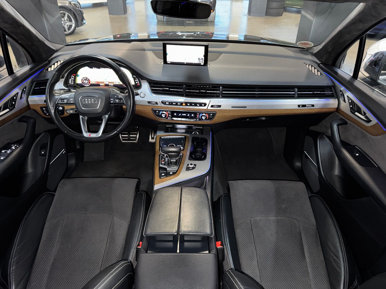 Fahrzeugabbildung Audi Q7 3.0 TDI QUATTRO 3X S-LINE VOLLAUSTATTUNG 21´