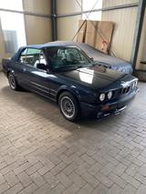 BMW e30 325i Cabrio First Edition M Techni... - BMW 325 aus 1990