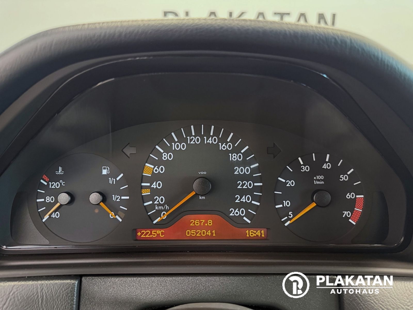 Fahrzeugabbildung Mercedes-Benz E 240 Xenon Automatik Klima V6 MB-Service