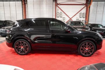 Porsche Cayenne - 4