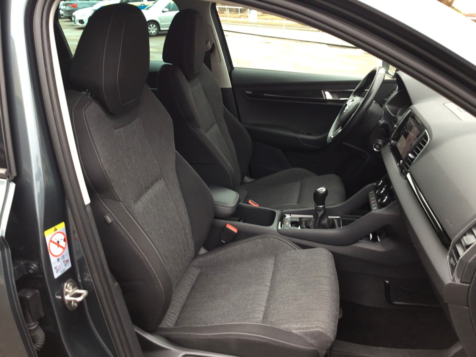 Fahrzeugabbildung SKODA Karoq 2.0 TDI Style 4x4+LED+AHK+18"+Navi