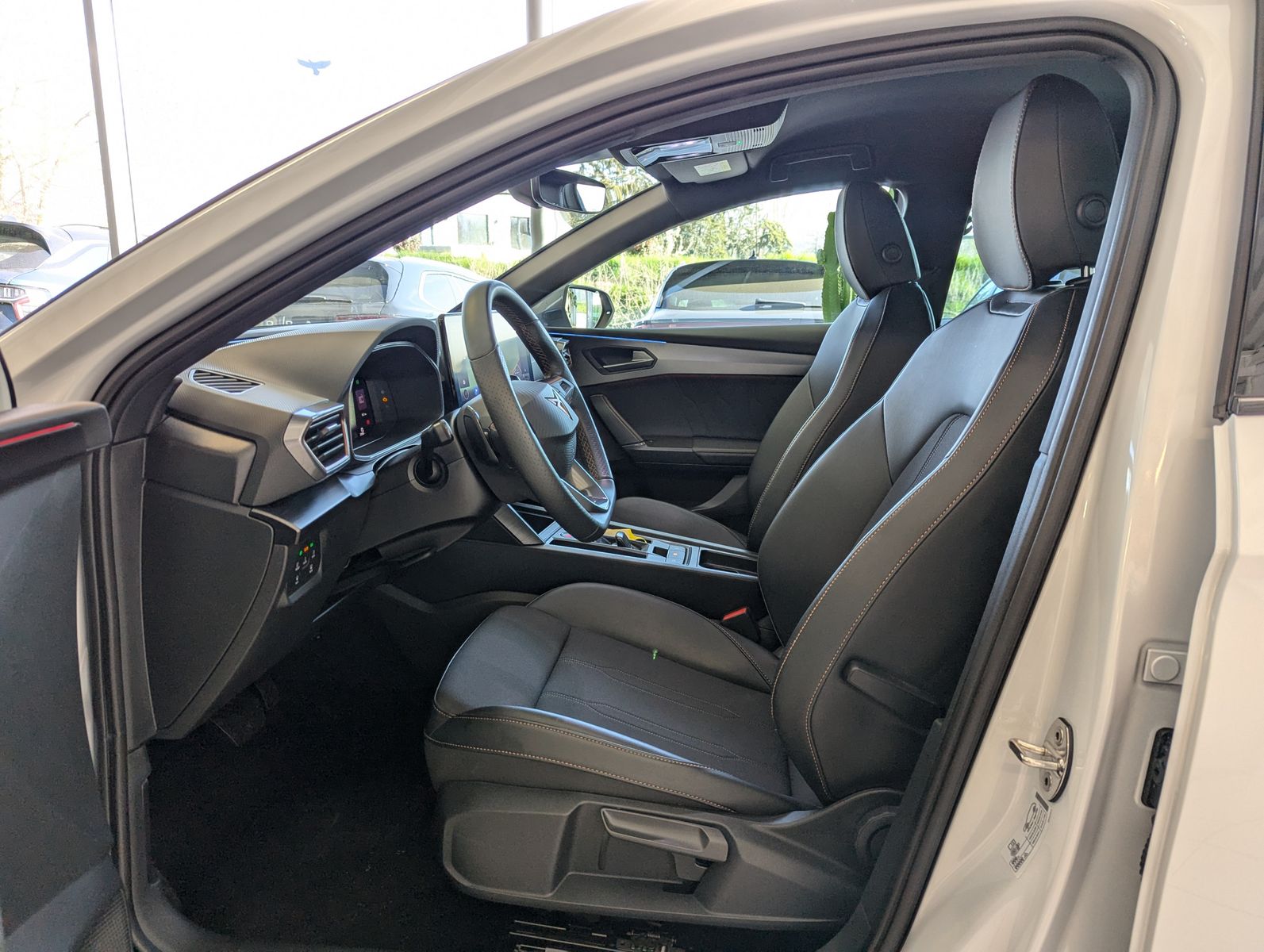 Fahrzeugabbildung CUPRA Leon 1.5 TSI DSG ACC Full-Link Matrix Navi Cam