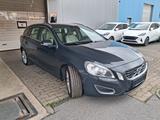 Volvo V60 Kombi Summum AWD~BLIS~DAC~DAS~ACC~RRW - Volvo V60 in Bielefeld
