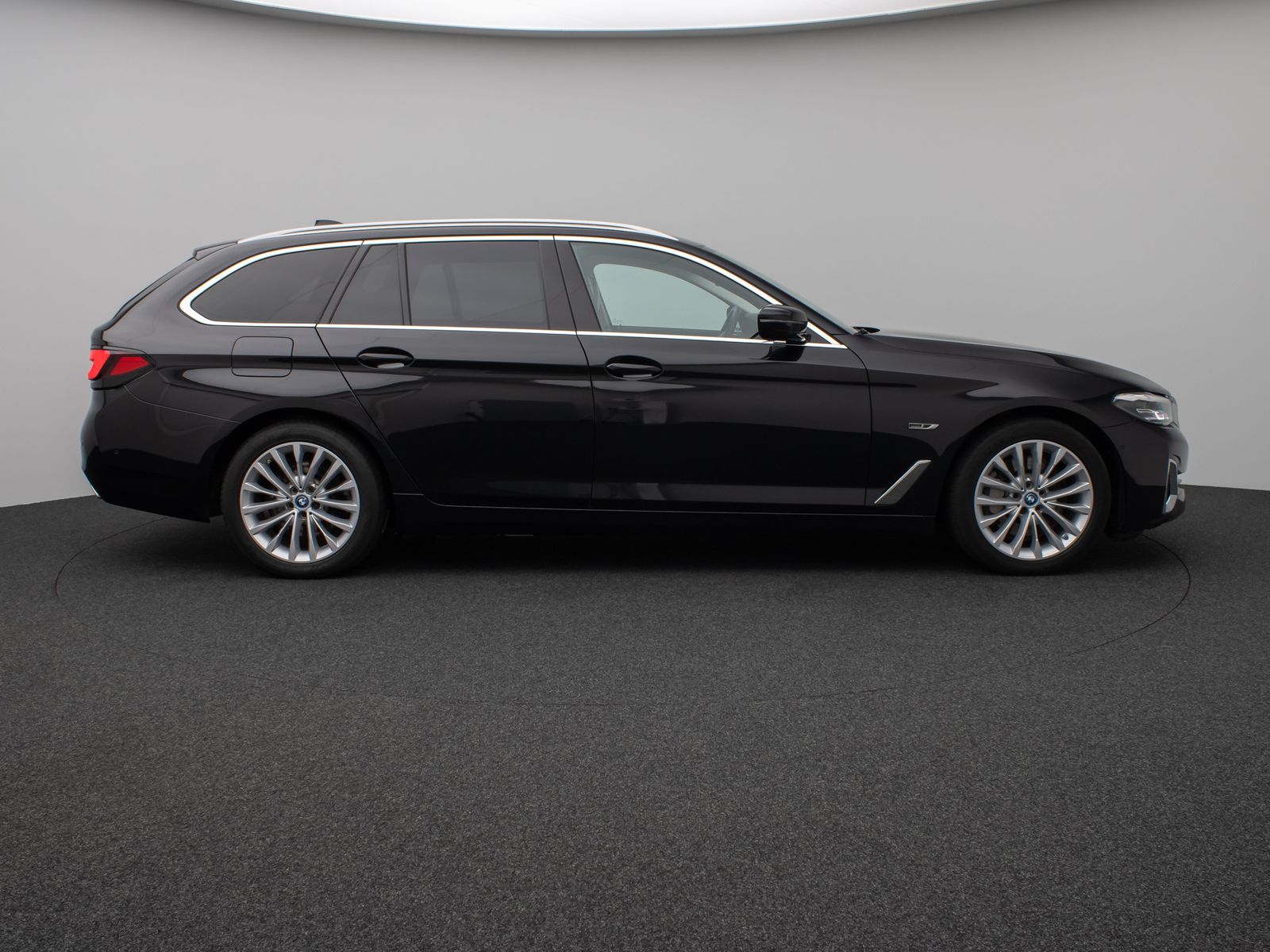 Fahrzeugabbildung BMW 530e xD Luxury Line KameraHUD DAB HiFi Komfort