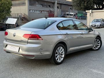 Volkswagen Passat - 4