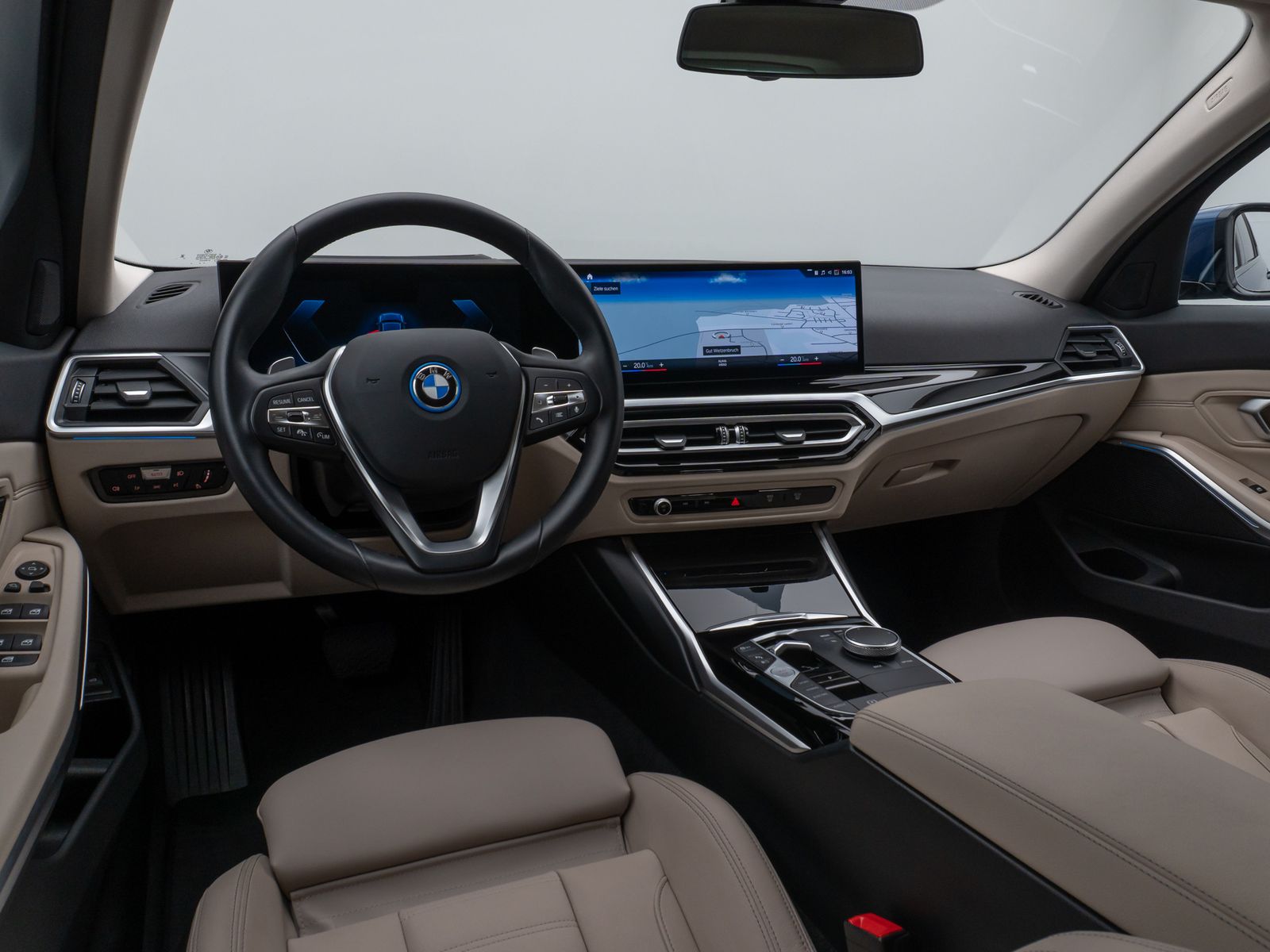 Fahrzeugabbildung BMW 330e xD Kamera HUD DAB HiFi Stop&Go AHK Sport