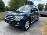 Mitsubishi Pajero 3.2 DI-D Intense Sport / NAVI / AHK / TOP - Mitsubishi Pajero Intense mit Diesel-Antrieb