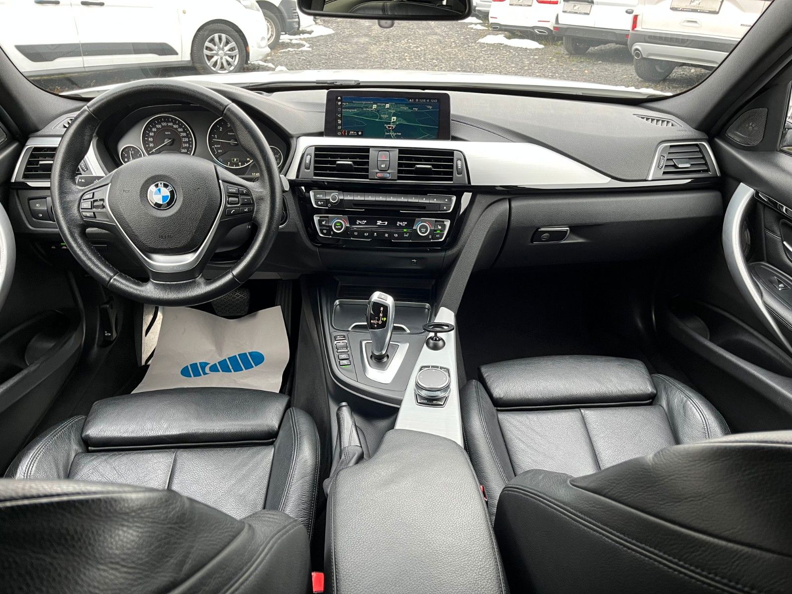 Fahrzeugabbildung BMW 330i Tour Aut M SPORTPAKET Navi Leder HUD VOLL!!