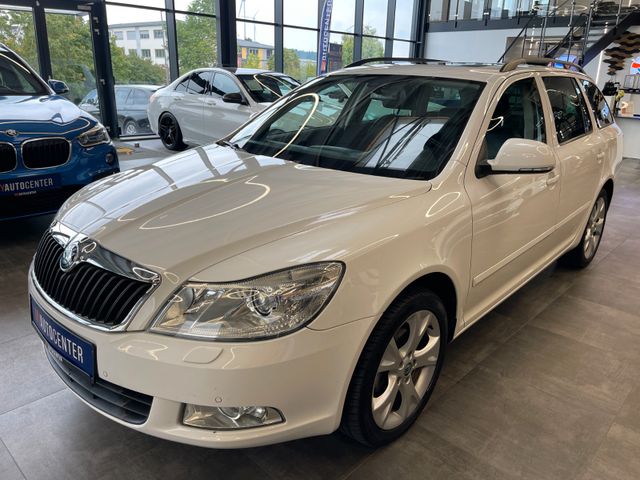 Skoda Octavia Combi Elegance DSG *NAVI*XENON*PDC*