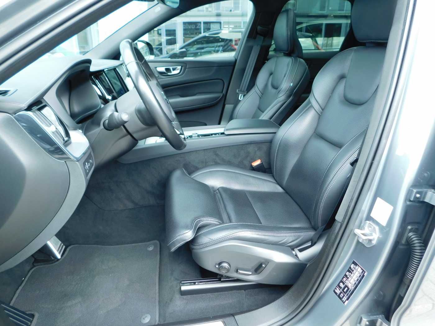 Fahrzeugabbildung Volvo XC60 T8 AWD R-Design 'AHK,22-Zoll
