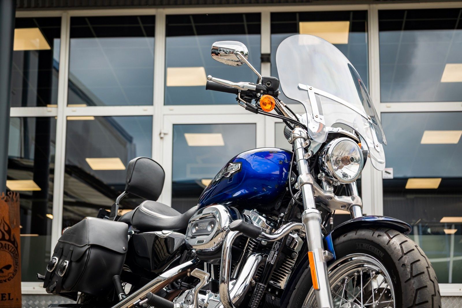 Fahrzeugabbildung Harley-Davidson Sportster XL1200C Custom - JEKILL&HYDE -