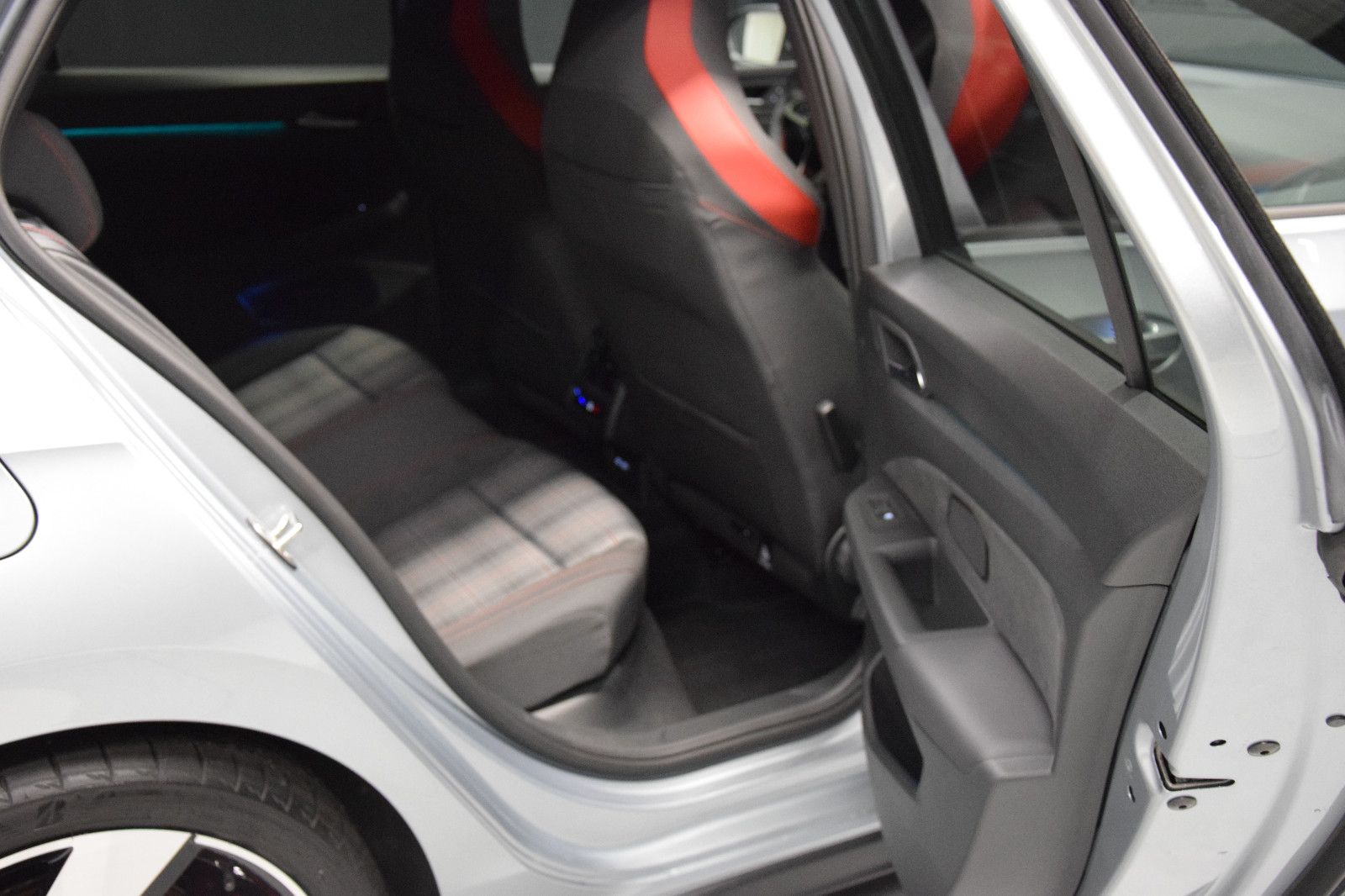 Fahrzeugabbildung Volkswagen Golf 2.0 TSI GTI Panorama DCC H&k ACC Kamera