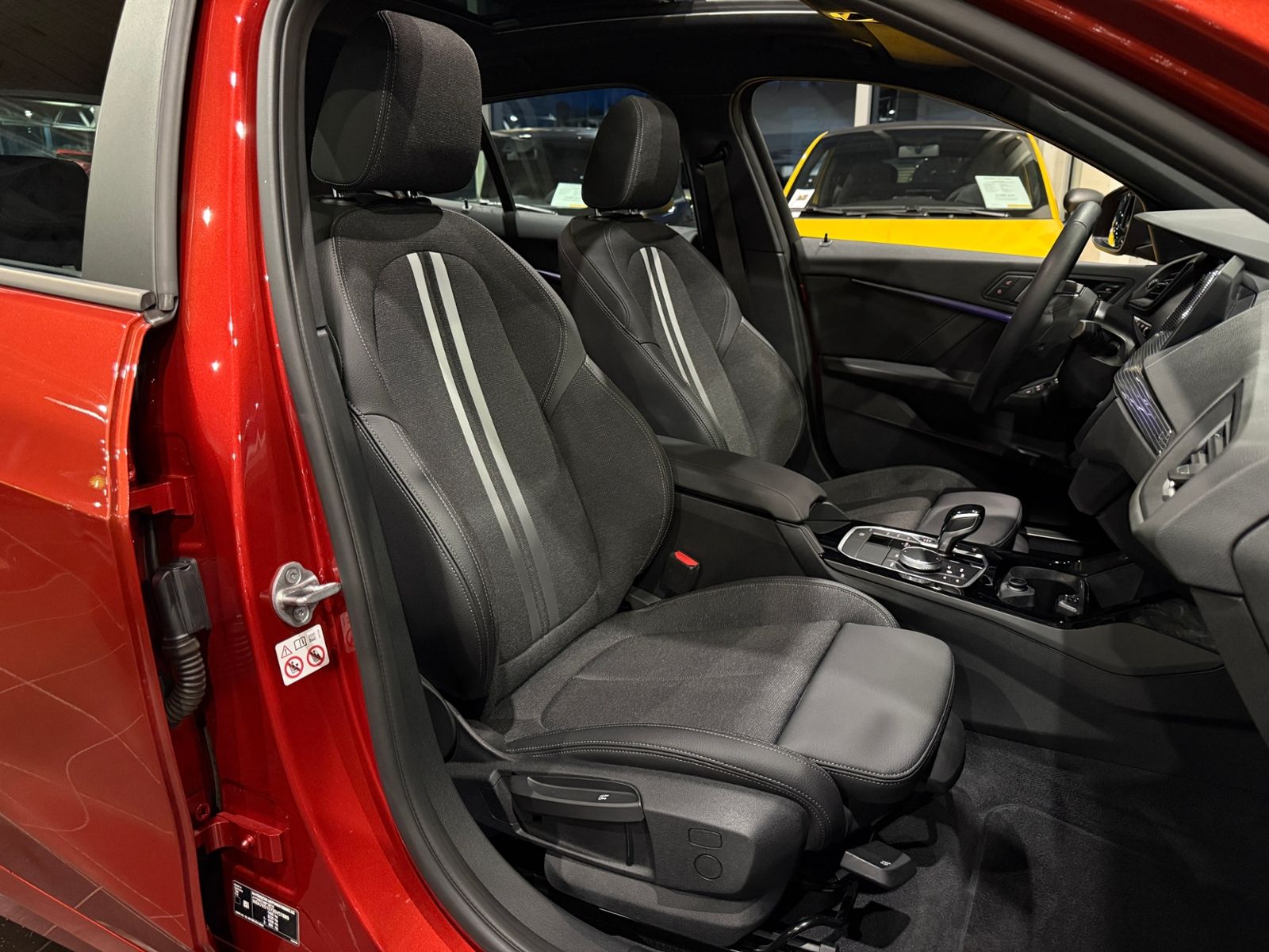 Fahrzeugabbildung BMW 120 i Advantage PANO AHK LED NAVI